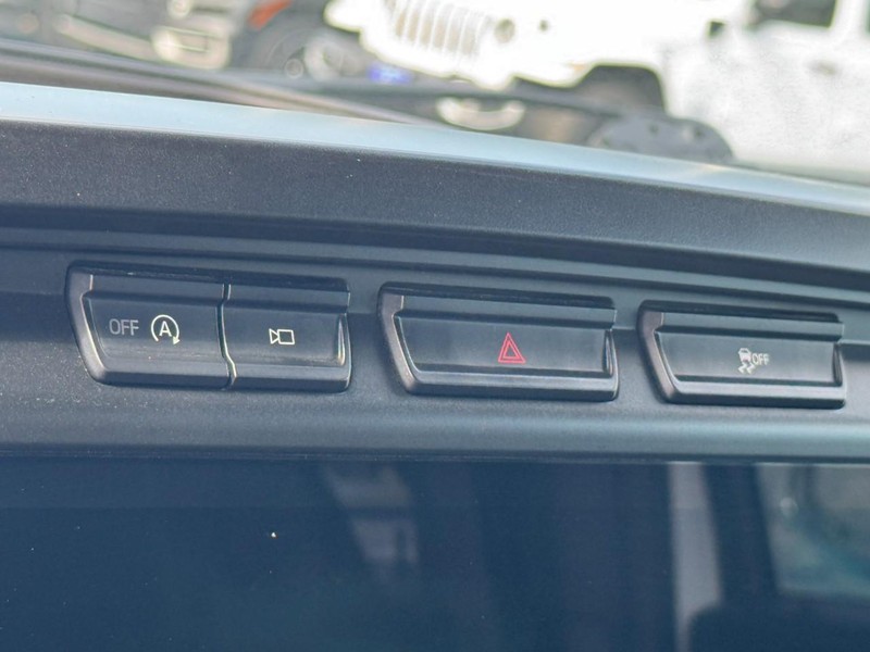 Ford F-150 Vehicle Full-screen Gallery Image 24