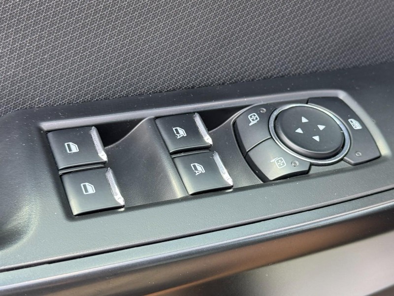 Ford F-150 Vehicle Full-screen Gallery Image 25