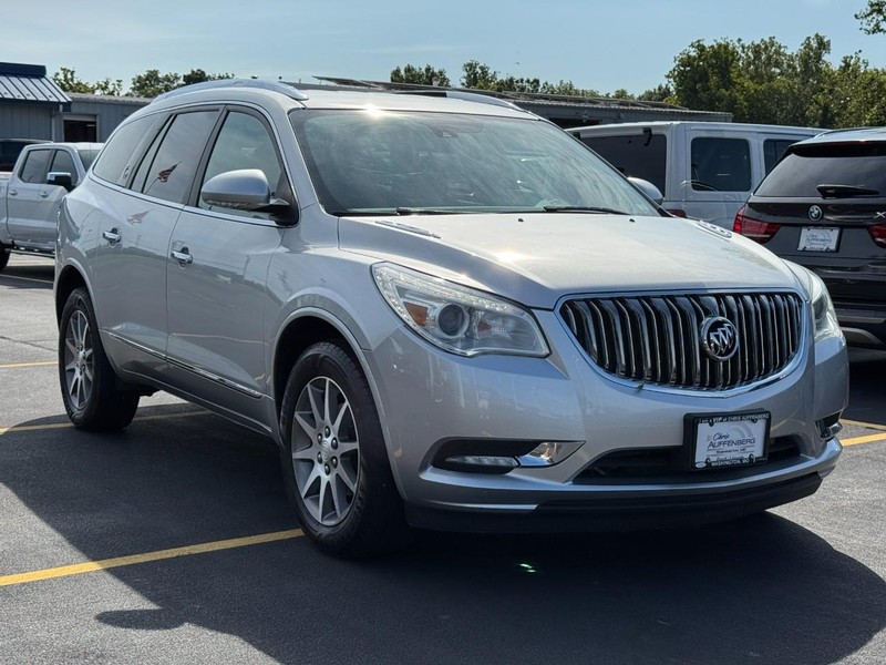 Buick Enclave Vehicle Full-screen Gallery Image 02