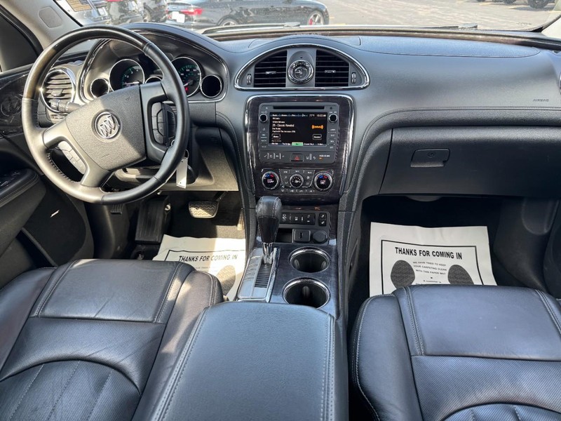 Buick Enclave Vehicle Full-screen Gallery Image 11