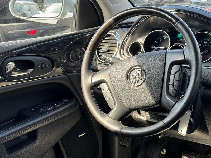 Buick Enclave Vehicle Full-screen Gallery Image 12