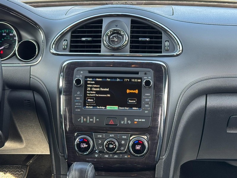Buick Enclave Vehicle Full-screen Gallery Image 13