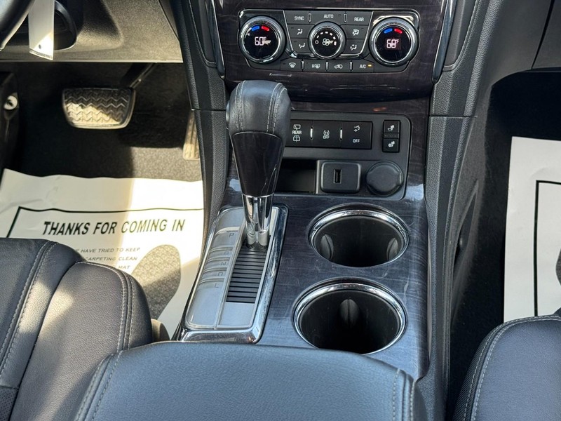 Buick Enclave Vehicle Full-screen Gallery Image 14