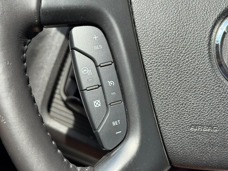 Buick Enclave Vehicle Full-screen Gallery Image 17
