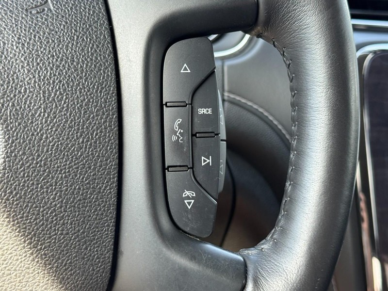 Buick Enclave Vehicle Full-screen Gallery Image 18