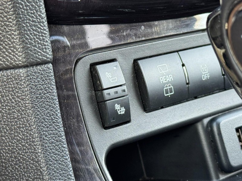 Buick Enclave Vehicle Full-screen Gallery Image 20