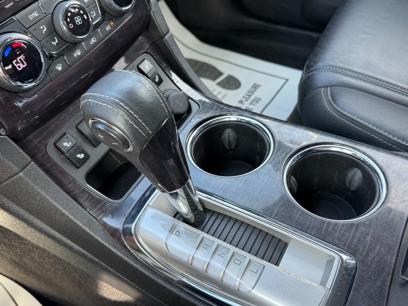 Buick Enclave Vehicle Full-screen Gallery Image 21
