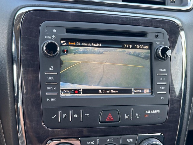 Buick Enclave Vehicle Full-screen Gallery Image 22