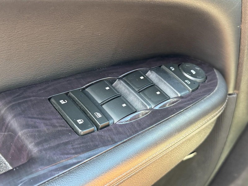 Buick Enclave Vehicle Full-screen Gallery Image 24