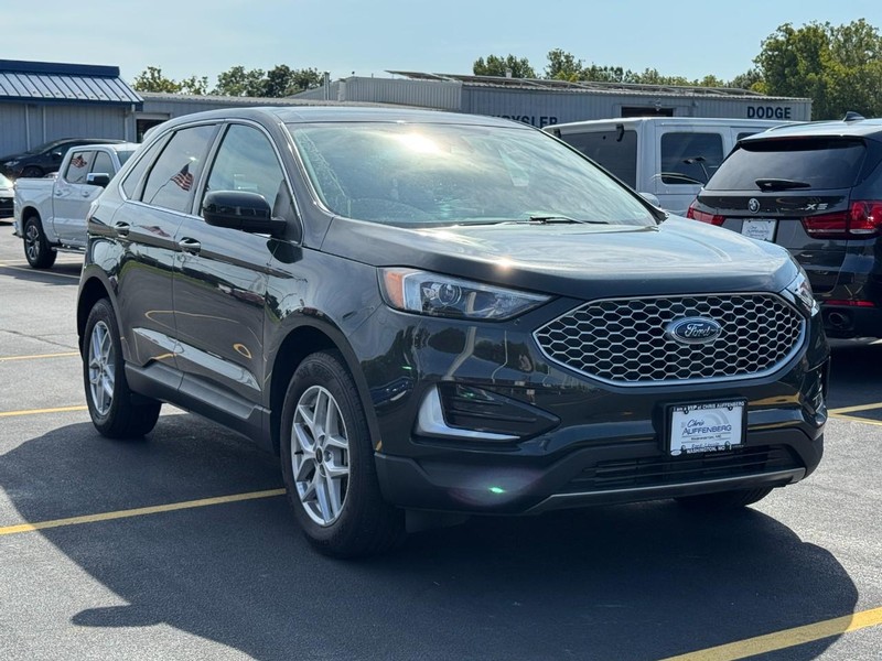 Ford Edge Vehicle Full-screen Gallery Image 02
