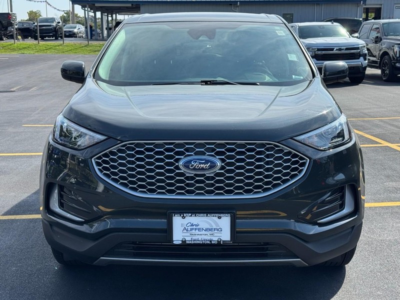 Ford Edge Vehicle Full-screen Gallery Image 09