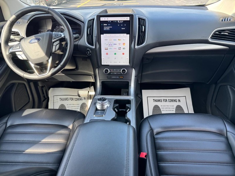 Ford Edge Vehicle Full-screen Gallery Image 11