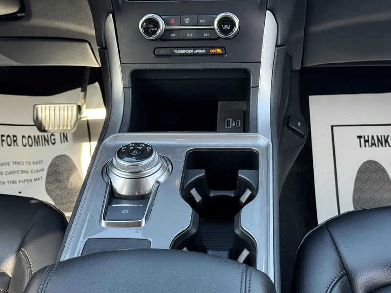 Ford Edge Vehicle Full-screen Gallery Image 14