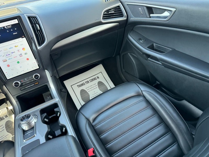 Ford Edge Vehicle Full-screen Gallery Image 15