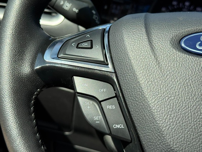 Ford Edge Vehicle Full-screen Gallery Image 16