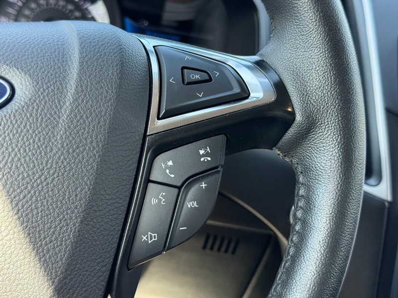 Ford Edge Vehicle Full-screen Gallery Image 17