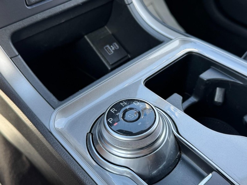 Ford Edge Vehicle Full-screen Gallery Image 19