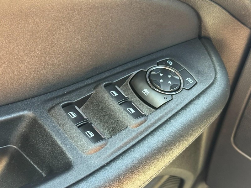 Ford Edge Vehicle Full-screen Gallery Image 21