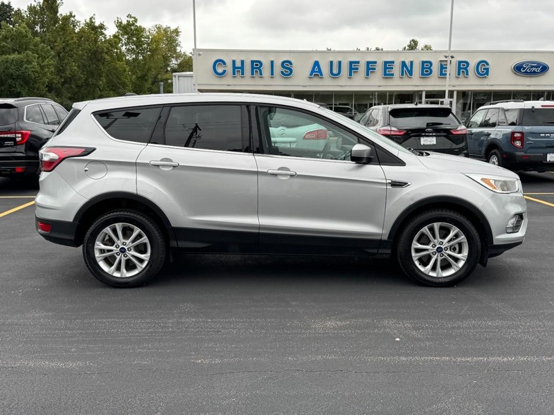 Ford Escape Vehicle Full-screen Gallery Image 01