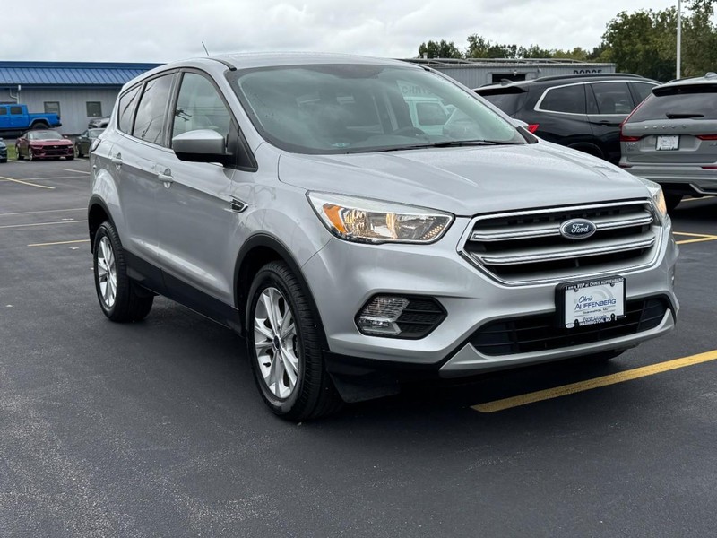 Ford Escape Vehicle Full-screen Gallery Image 02