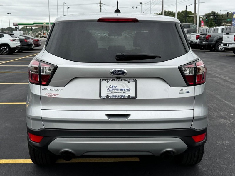 Ford Escape Vehicle Full-screen Gallery Image 04