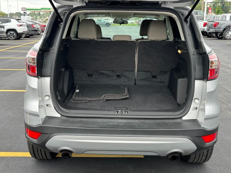 Ford Escape Vehicle Full-screen Gallery Image 05