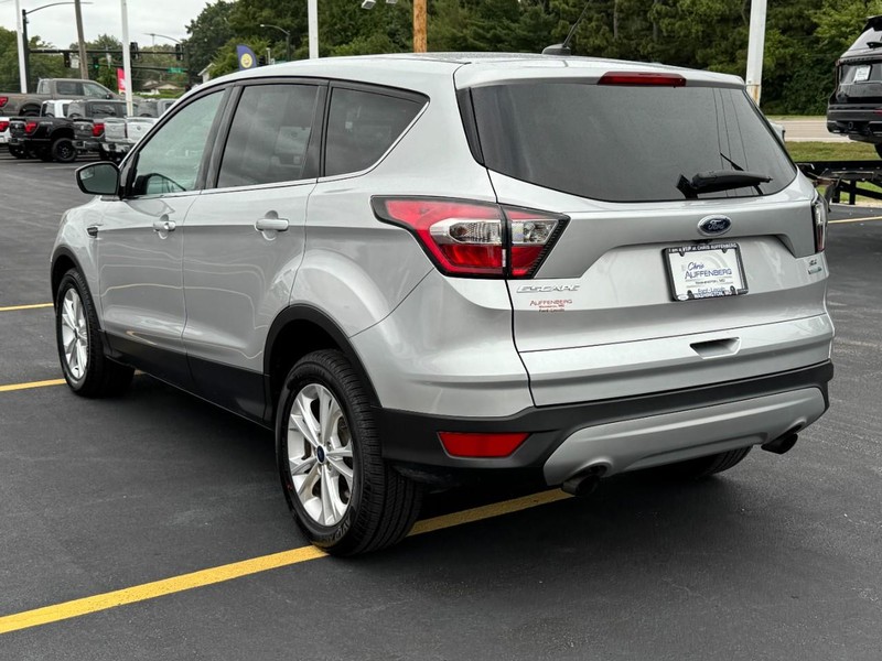 Ford Escape Vehicle Full-screen Gallery Image 06