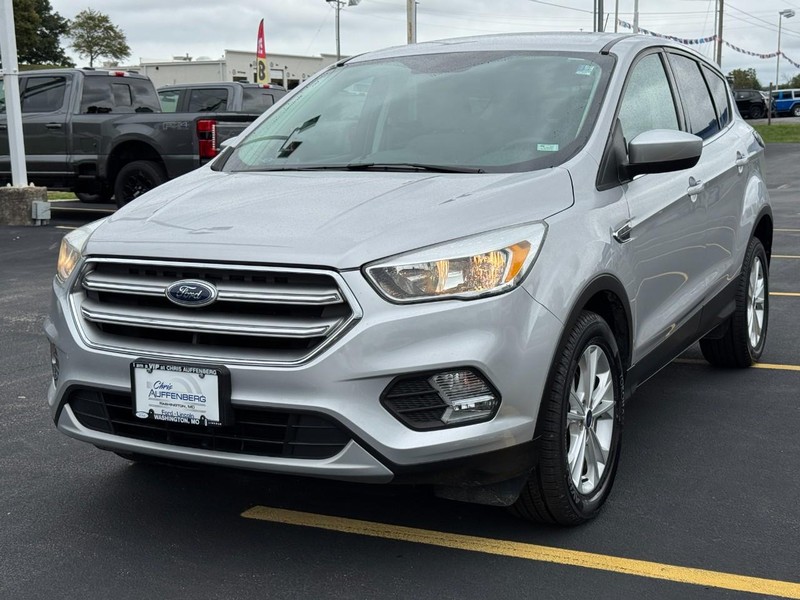 Ford Escape Vehicle Full-screen Gallery Image 08