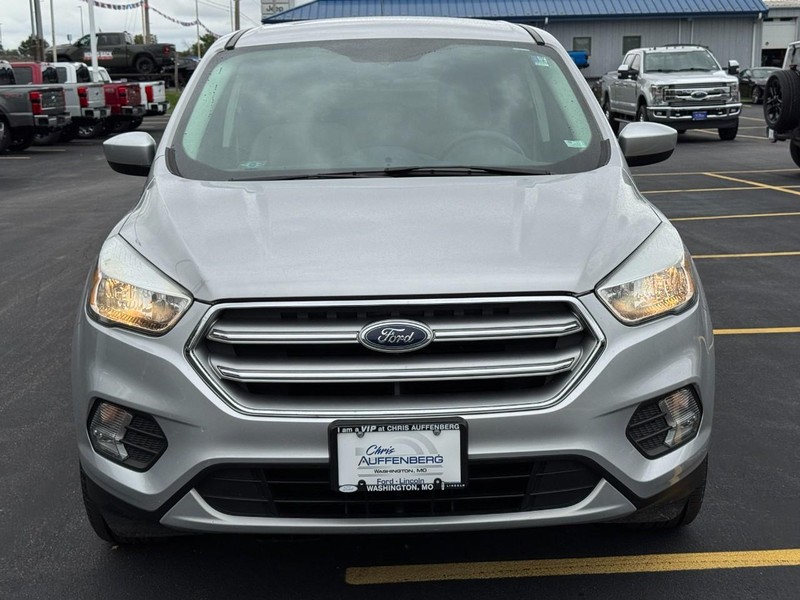Ford Escape Vehicle Full-screen Gallery Image 09