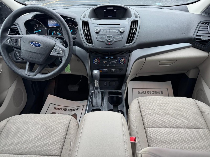 Ford Escape Vehicle Full-screen Gallery Image 11