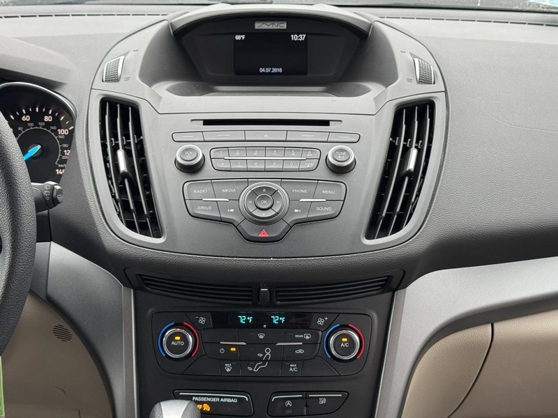 Ford Escape Vehicle Full-screen Gallery Image 13