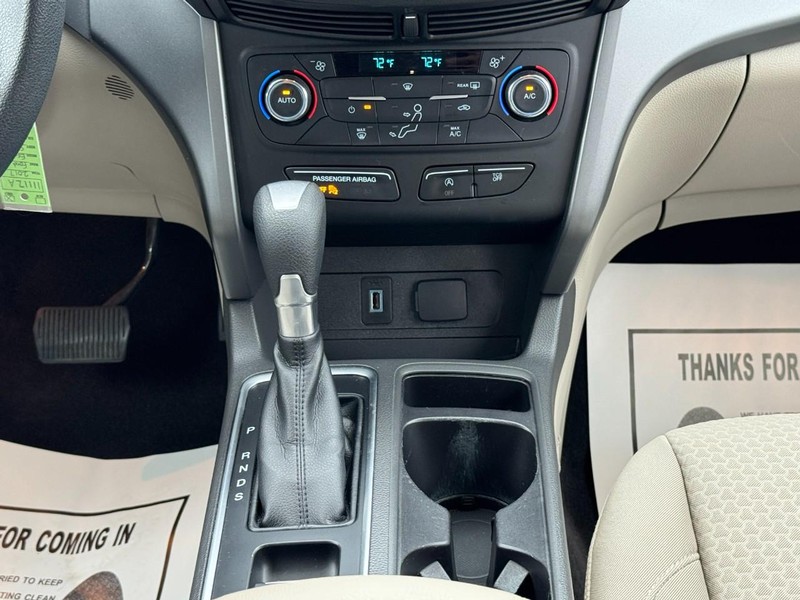 Ford Escape Vehicle Full-screen Gallery Image 14