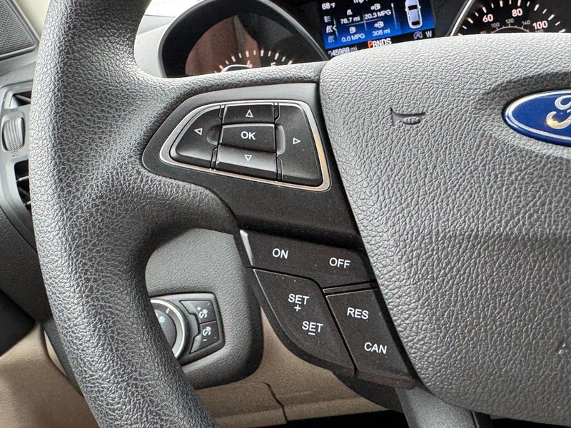 Ford Escape Vehicle Full-screen Gallery Image 16