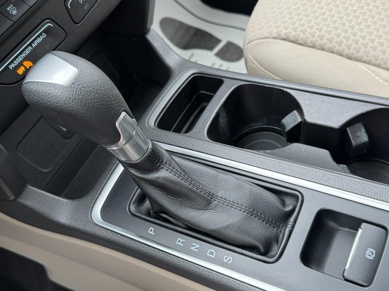 Ford Escape Vehicle Full-screen Gallery Image 19