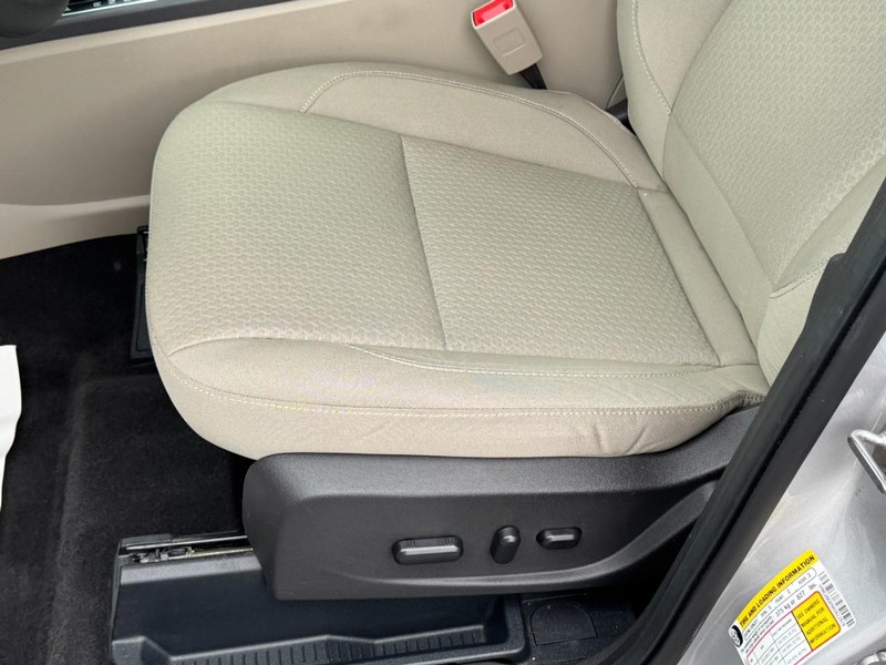 Ford Escape Vehicle Full-screen Gallery Image 22