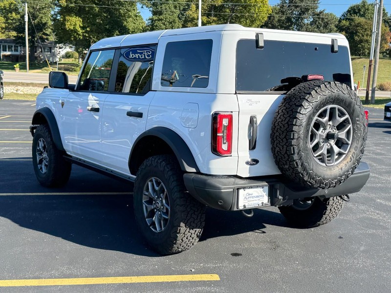 Ford Bronco Vehicle Full-screen Gallery Image 06