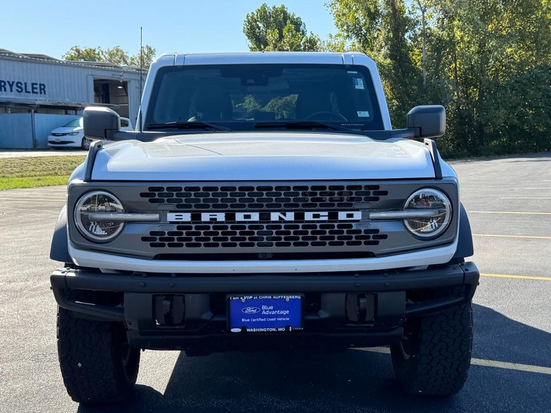Ford Bronco Vehicle Full-screen Gallery Image 09