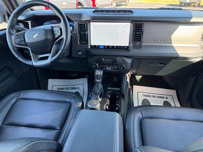 Ford Bronco Vehicle Full-screen Gallery Image 11