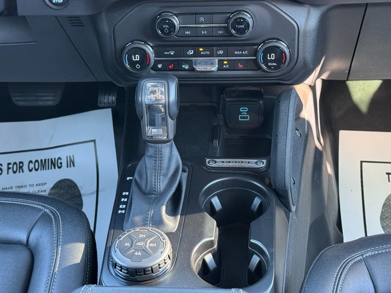 Ford Bronco Vehicle Full-screen Gallery Image 14