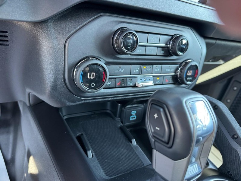 Ford Bronco Vehicle Full-screen Gallery Image 20