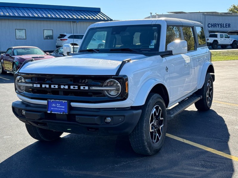 Ford Bronco Vehicle Full-screen Gallery Image 08