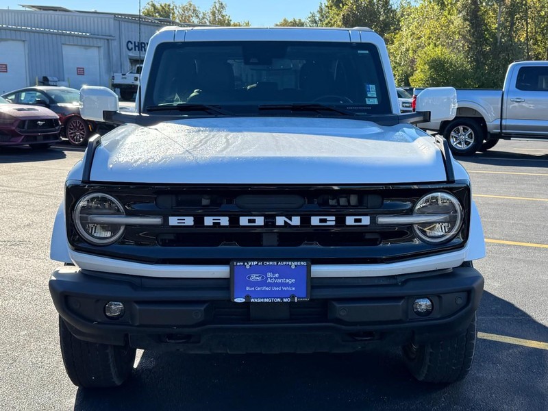 Ford Bronco Vehicle Full-screen Gallery Image 09