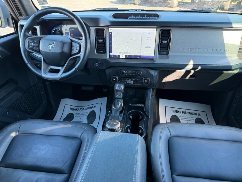 Ford Bronco Vehicle Full-screen Gallery Image 11