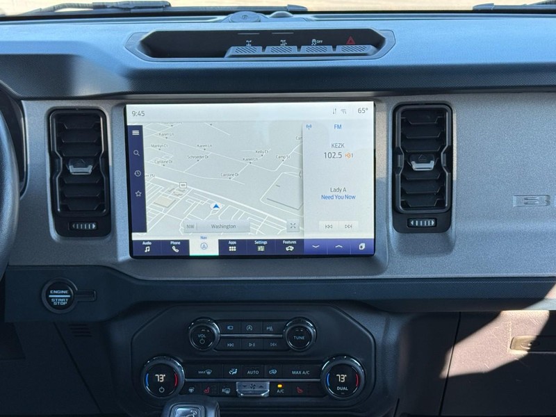 Ford Bronco Vehicle Full-screen Gallery Image 13