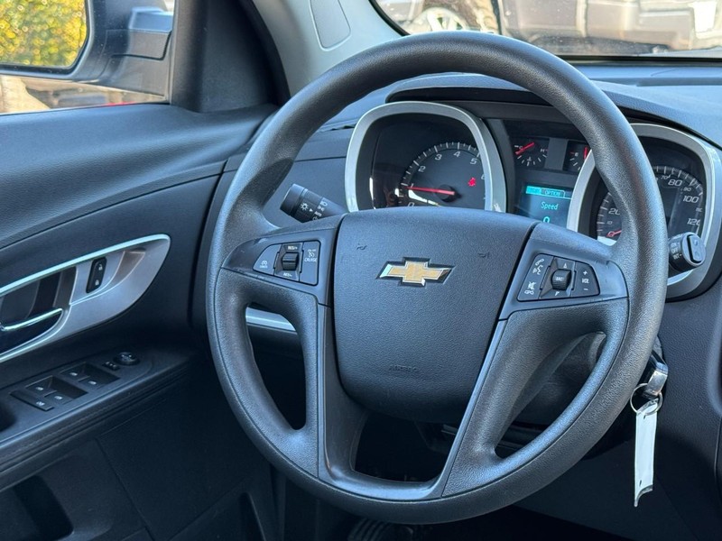 Chevrolet Equinox Vehicle Full-screen Gallery Image 12