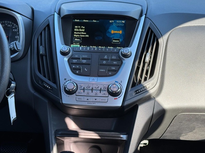 Chevrolet Equinox Vehicle Full-screen Gallery Image 13