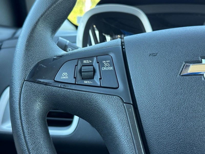 Chevrolet Equinox Vehicle Full-screen Gallery Image 16