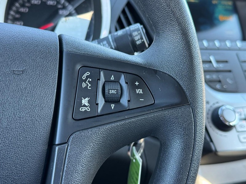 Chevrolet Equinox Vehicle Full-screen Gallery Image 17