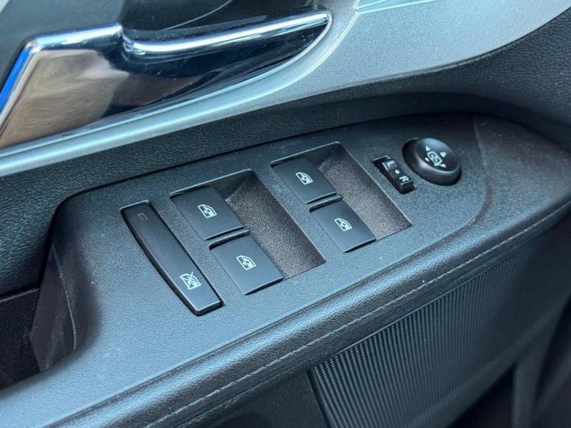 Chevrolet Equinox Vehicle Full-screen Gallery Image 21