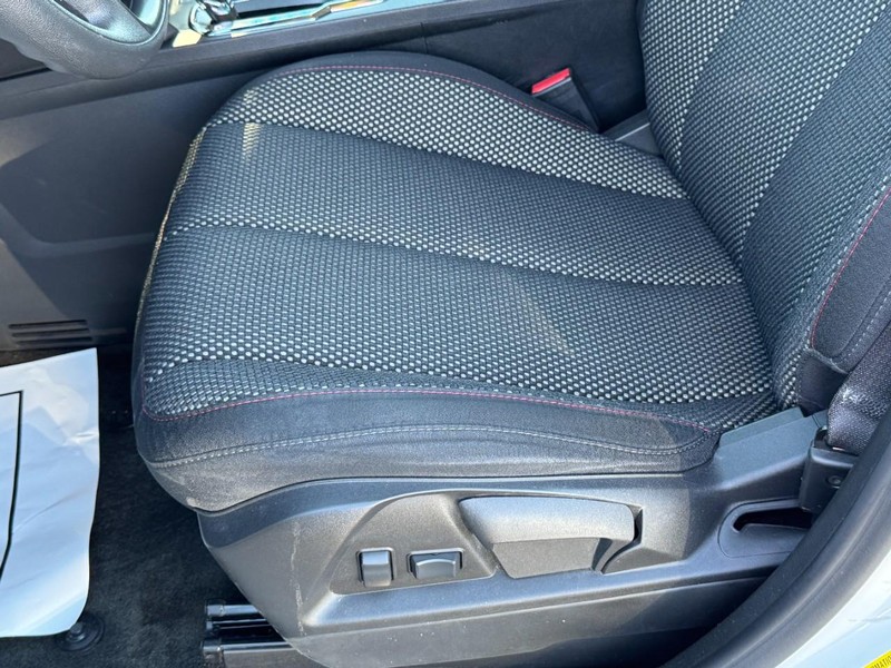 Chevrolet Equinox Vehicle Full-screen Gallery Image 22